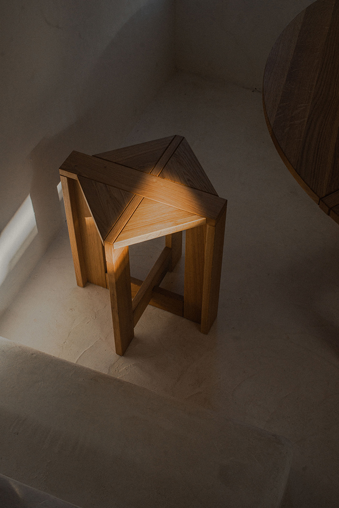 Light and shadow on the Berber stool